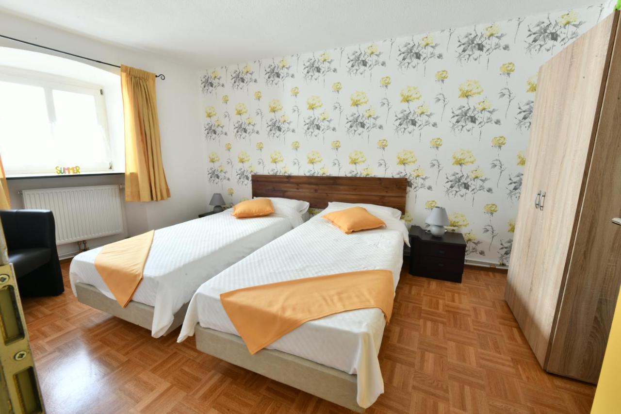 Um Die Ecke Apartment Manderscheid Exterior photo